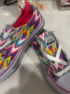 SPORTS Sport Shoe Colorful Aztec Print Canvas Sneakers Size 5 Women Brand New